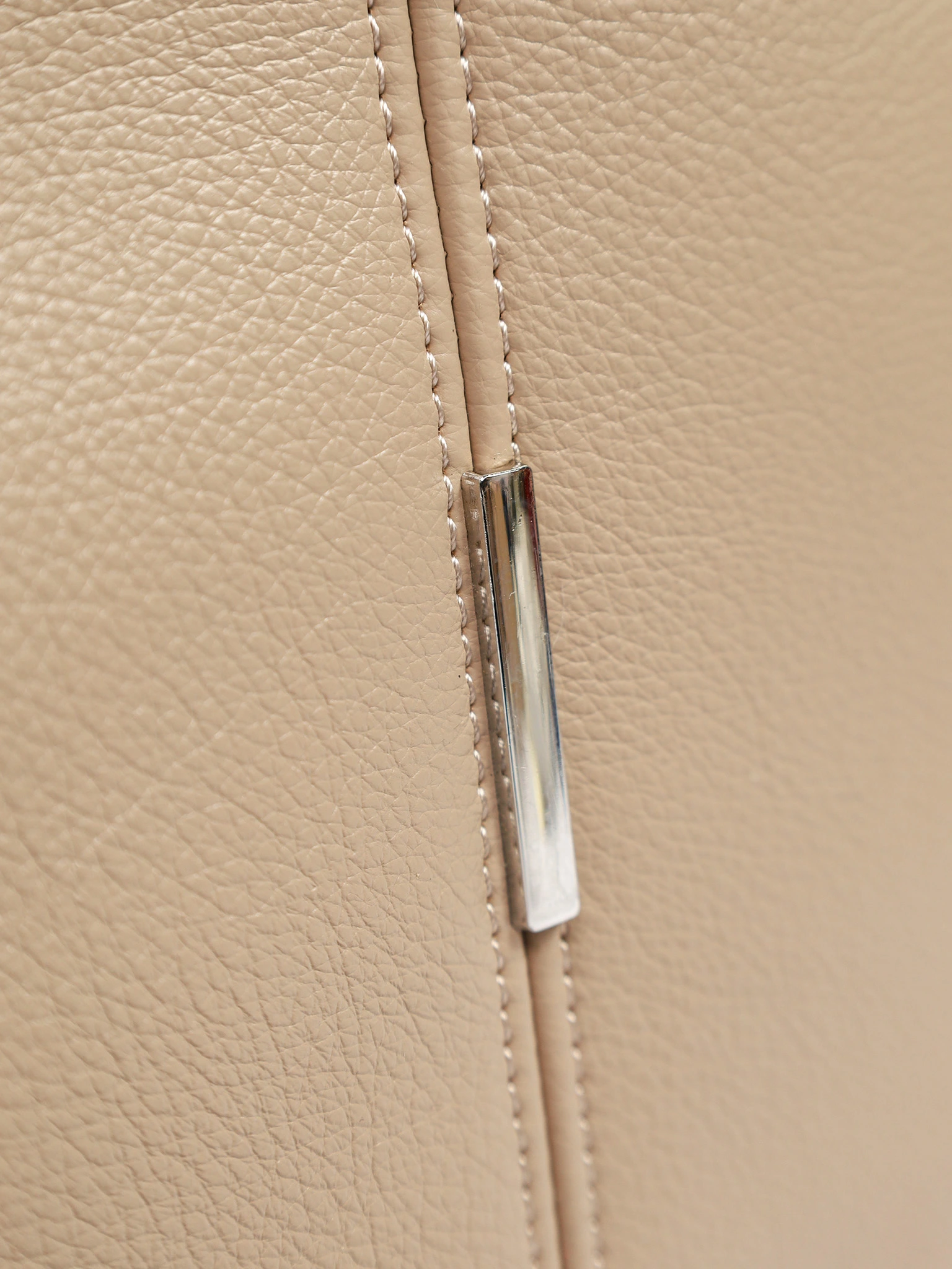 Сумка-кроссбоди с декоративным патчем в ассортименте